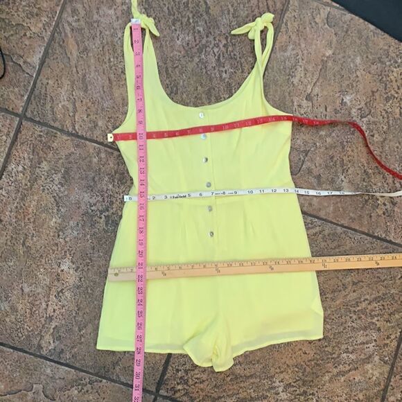 Kimchi Blue Size Small Boat Neck Sleeveless Yellow Button Front Shorts Romper - Picture 11 of 11